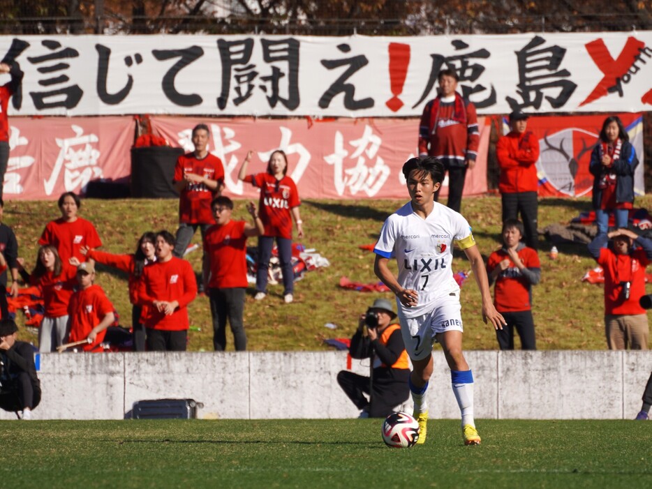 鹿島アントラーズユースの絶対的キャプテン、DF佐藤海宏(3年=鹿島アントラーズジュニアユース出身)(Masashi TSUCHIYA)