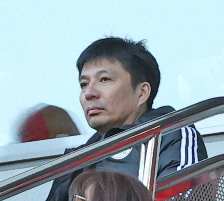 ＜鹿島・町田＞試合を見つめる町田・藤田社長（撮影・西海健太郎）