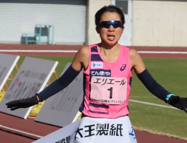 提供:天満屋女子陸上競技部　2位でゴールの吉薗栞選手