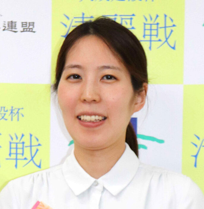 西山朋佳女流三冠を迎え撃つ福間香奈女流名人