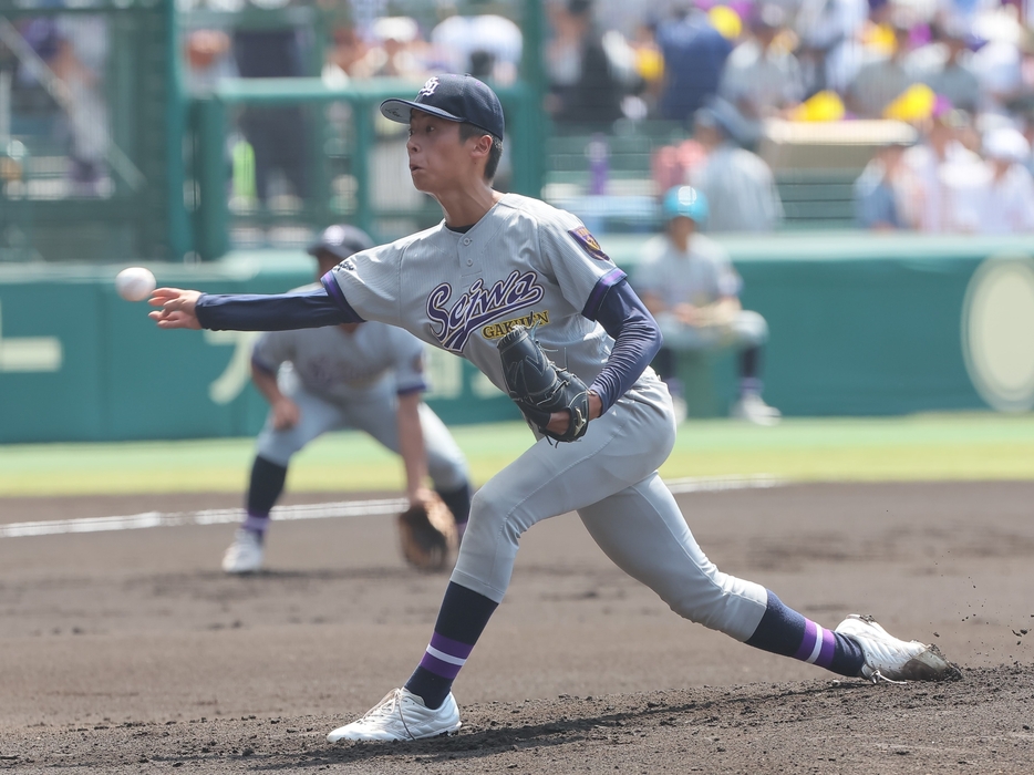 甲子園で先発した聖和学園・斎藤 佑樹投手