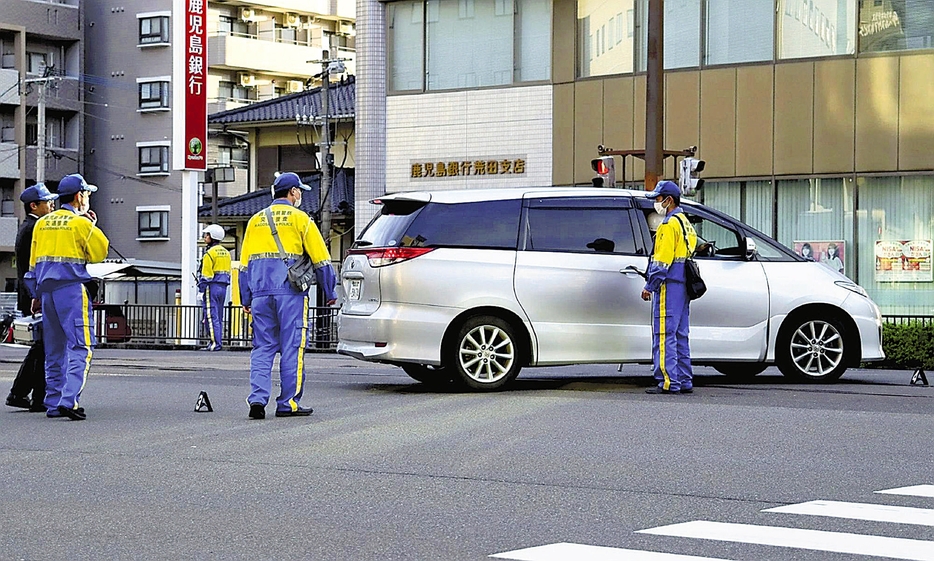 容疑者立ち会いのもと行われた現場検証