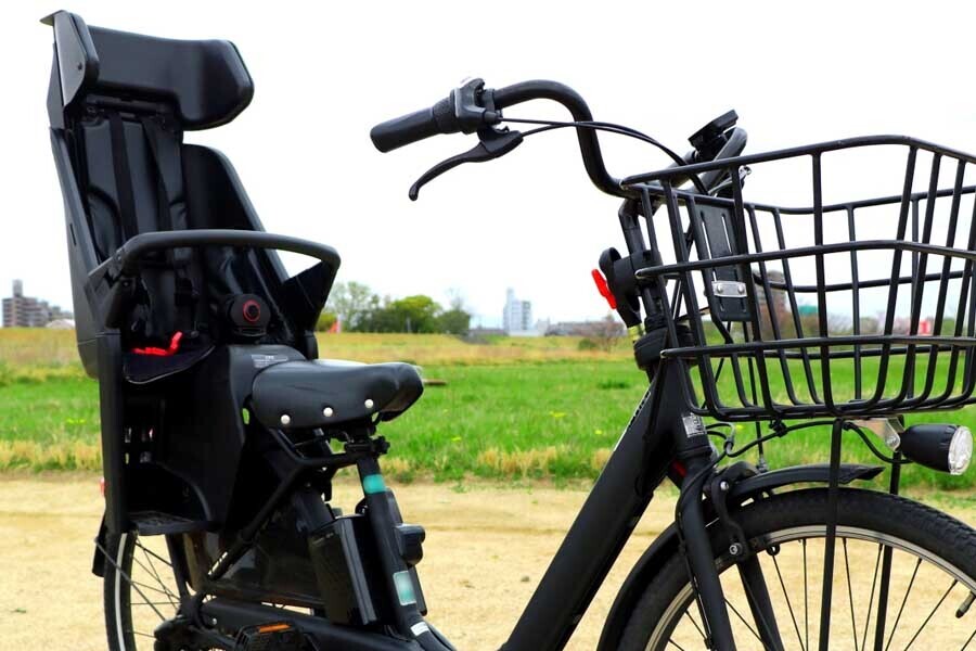 リアチャイルドシート付きの電動自転車（画像：写真AC）