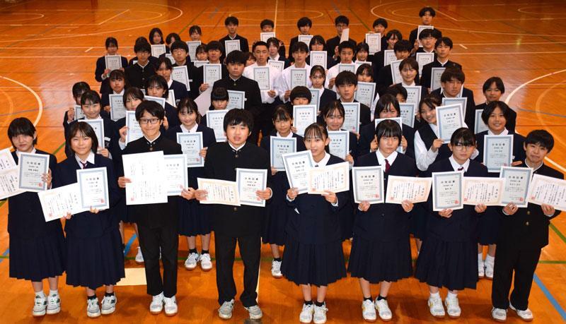 ジュニア防災検定に合格した防災部員＝長生村立長生中