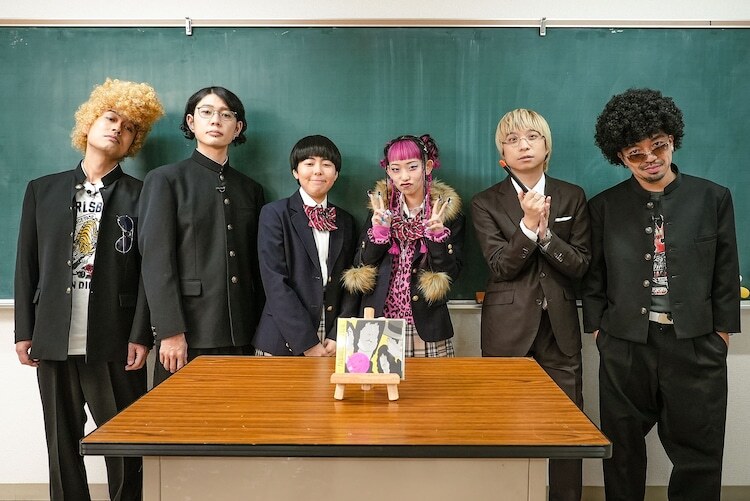 「V.I.P. ―クリープハイプ―」で展開される「ことばのおべんきょう」スペシャル版に出演するクリープハイプとヨネダ2000誠、詩羽（水曜日のカンパネラ）