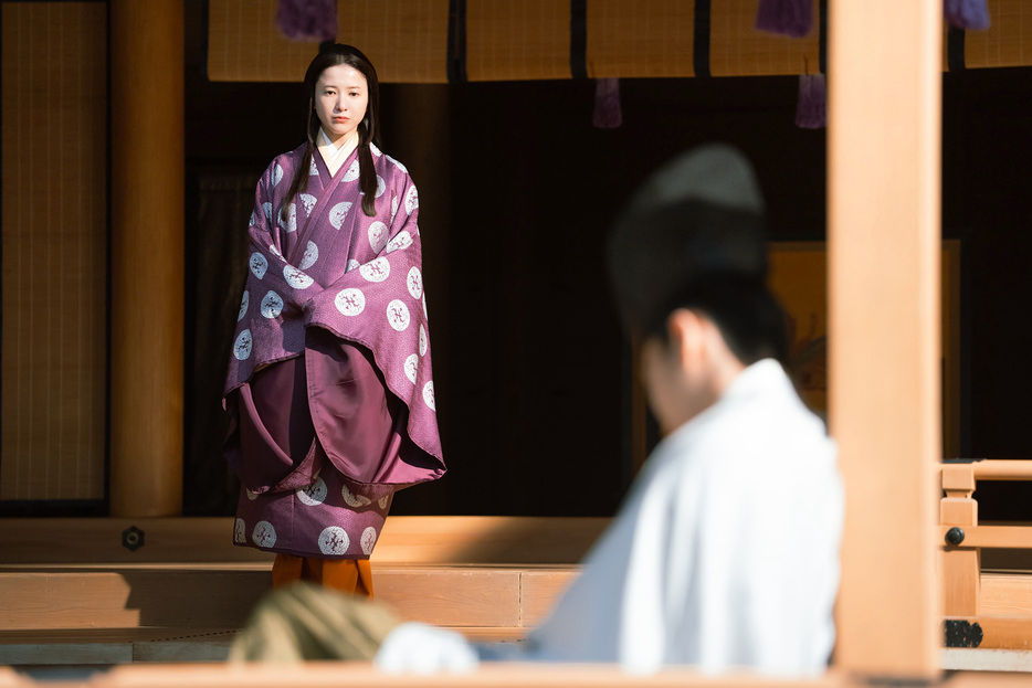 衰弱した道長を見て言葉を失うまひろ（吉高由里子）