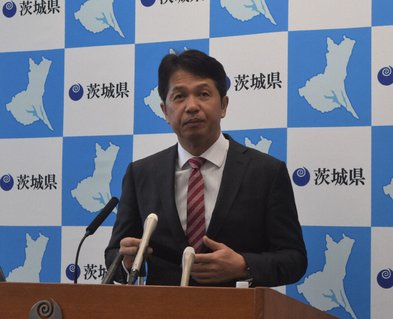 記者会見する大井川和彦・茨城県知事＝水戸市の茨城県庁で2024年12月19日午前11時16分、川島一輝撮影