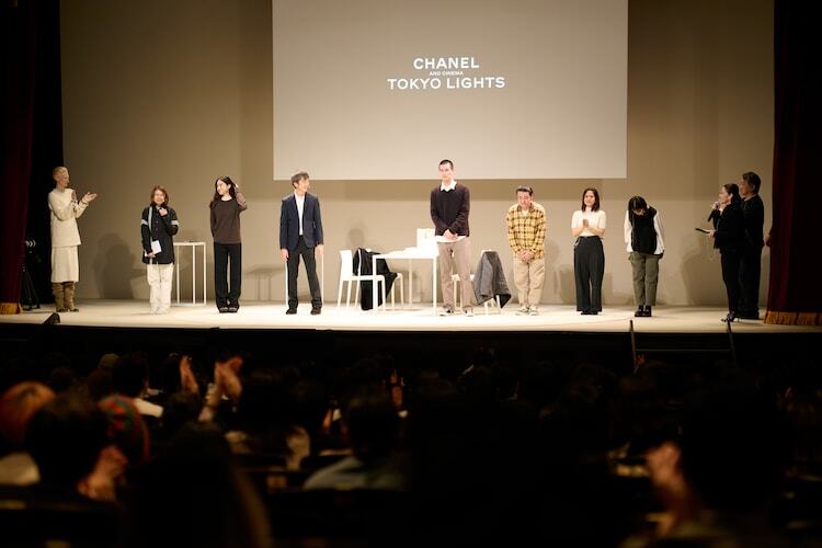 「CHANEL & CINEMA - TOKYO LIGHTS」より。壇上左端がティルダ・スウィントン