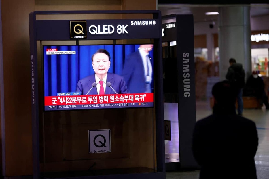 戒厳令をめぐるテレビ報道のあり方が問われている（写真：ロイター/アフロ）