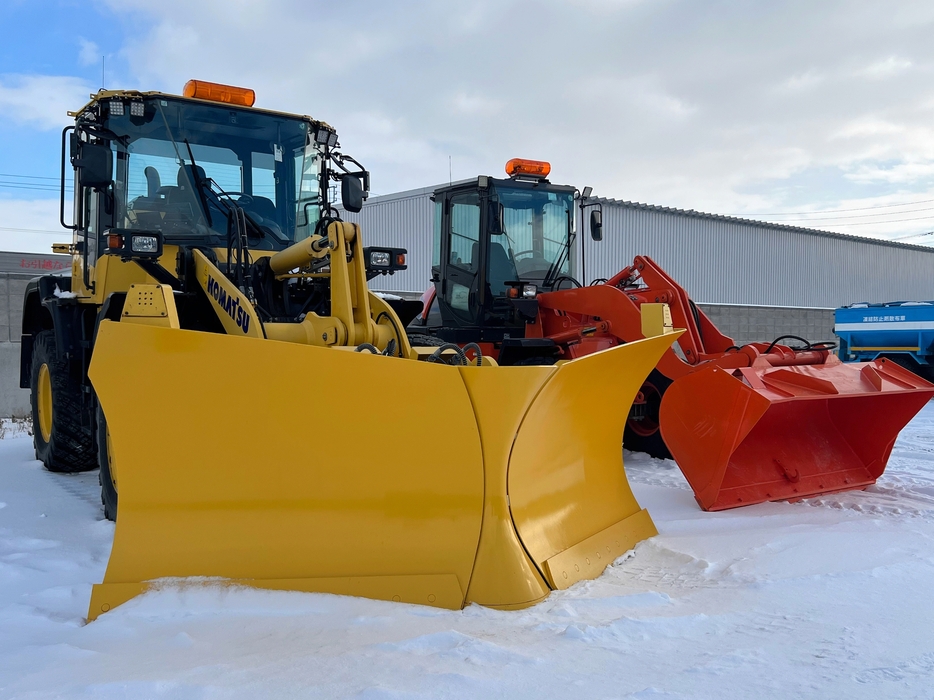 高齢化が進む除排雪に使う車両。オペレーターと助手は今後、担い手不足が懸念されている