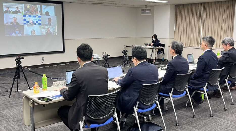 入国前結核検査の開始時期が示された厚生科学審議会結核部会＝26日、東京都港区（王美慧撮影）