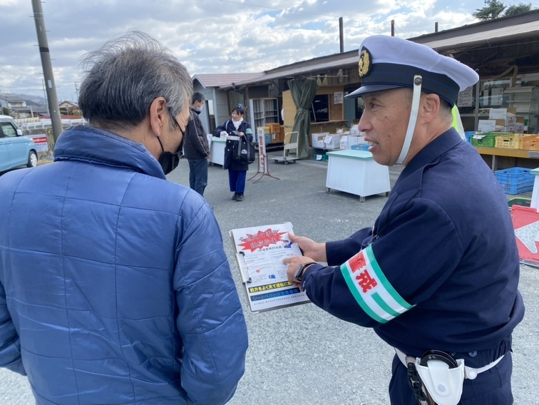 細江署員による呼びかけの様子（12月27日）