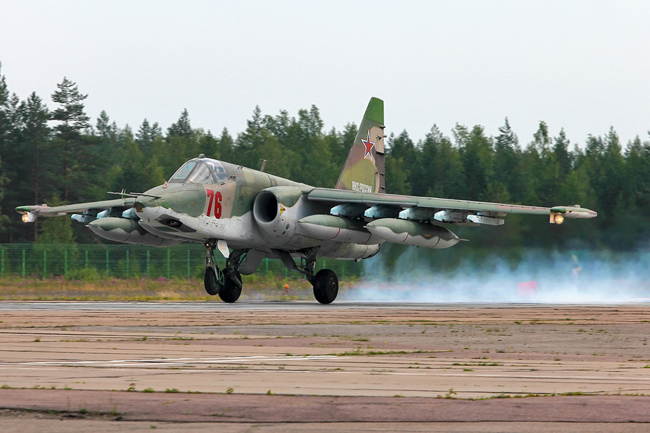 ロシア空軍のSu-25攻撃機。2020年7月、サンクトペテルブルク（JetKat / Shutterstock.com）