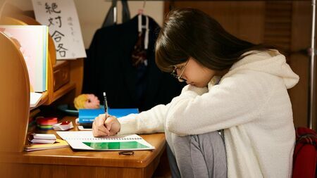 風呂に入らず勉強するのは、本当に合理的なのでしょうか（写真：Fast&Slow／PIXTA）