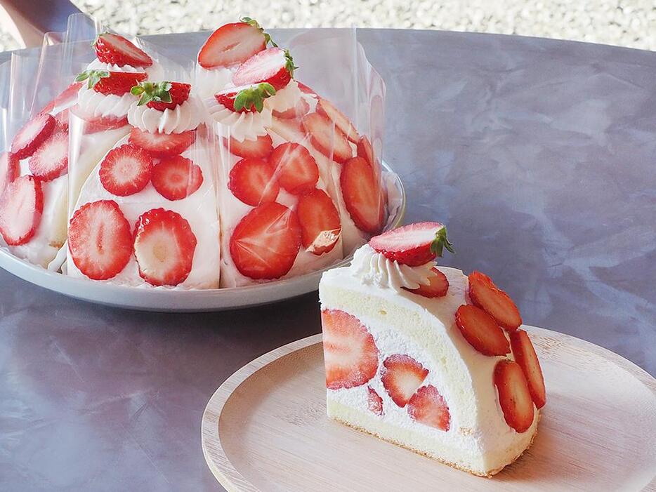 「いちごのズコットケーキ」（864円）