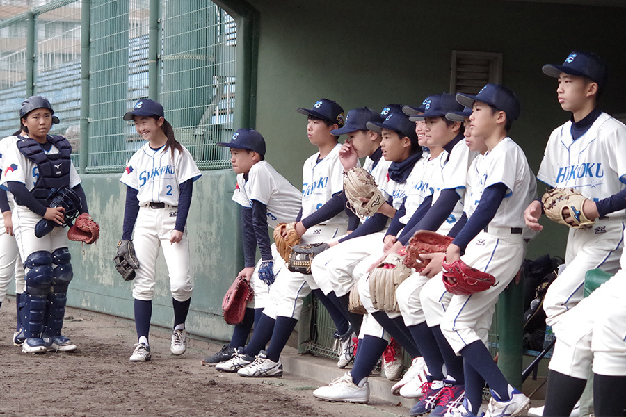 神宮の舞台に挑む四国ILジュニアの選手たち【写真：喜岡桜】