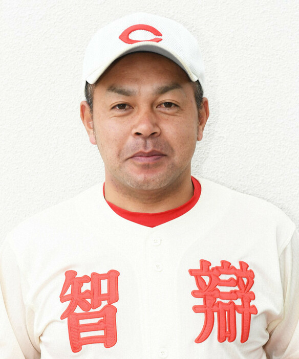 智弁学園の小坂将商監督＝山崎一輝撮影