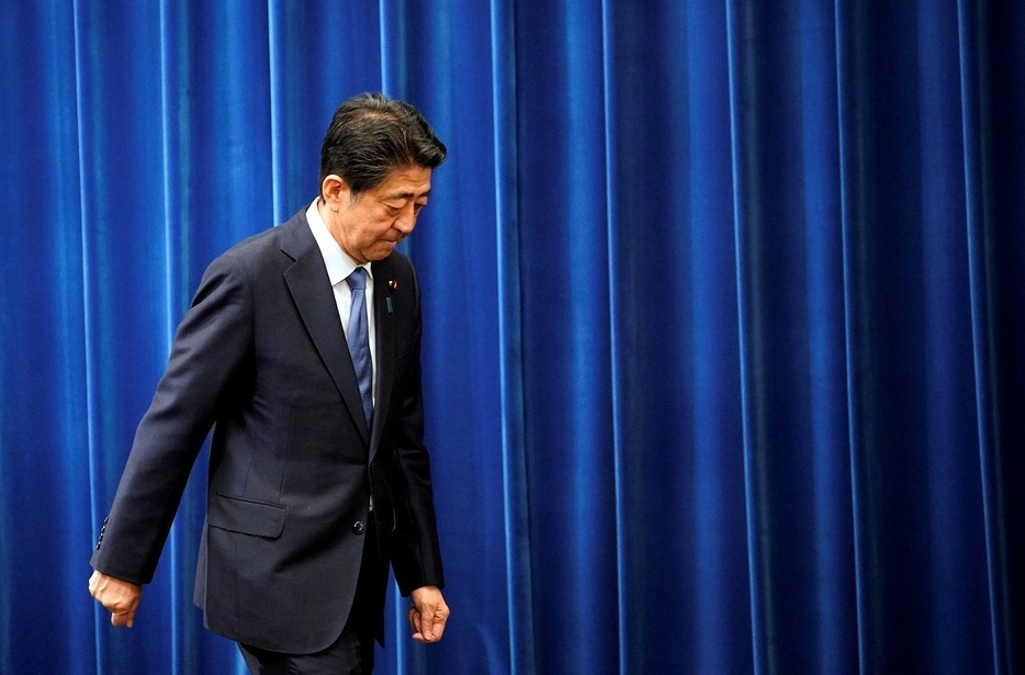 [写真]辞任の意向を表明した安倍首相（代表撮影/ロイター/アフロ）