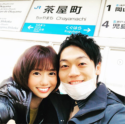 妻はフジテレビアナウンサー山崎夕貴さん。結婚時は「格差婚」と言われ話題に（おばたのお兄さんInstagramより）