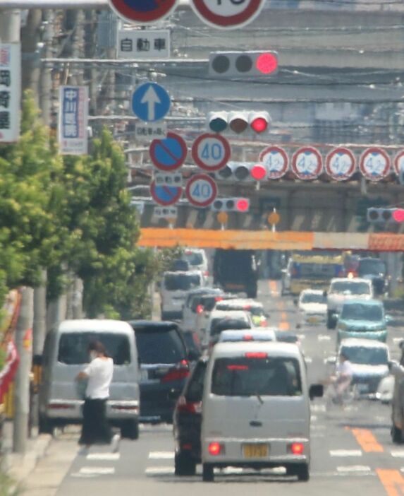 [写真]気象庁によると、17日の大阪市内の予想最高気温は38度となっている＝17日午後1時ごろ、大阪市阿倍野区で