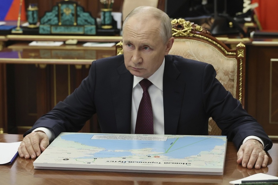 8月、ロシア・モスクワで会談するプーチン大統領（AP＝共同）