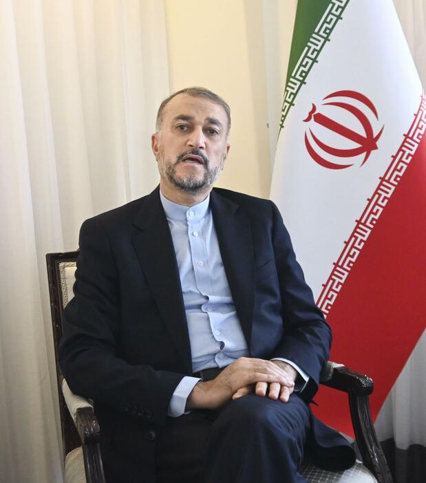 24日、米ニューヨークで共同通信の単独会見に応じるイランのアブドラヒアン外相（共同）