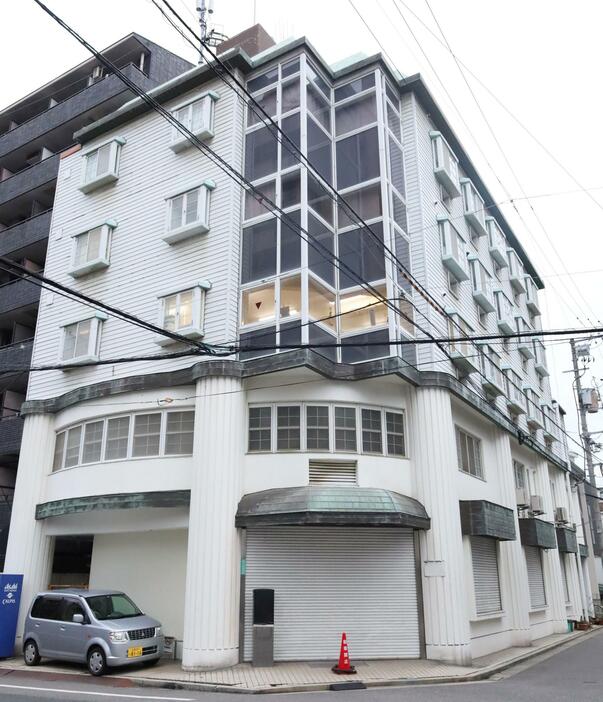 食堂運営会社「ホーユー」本社が入るビル＝25日午後、広島市