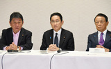 「おっさん政治」が続く（左から）茂木幹事長、岸田首相、麻生副総裁（Ｃ）日刊ゲンダイ