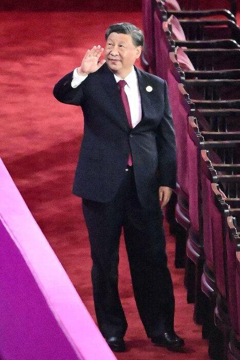 杭州アジア大会の開会式に出席した中国の習近平国家主席＝23日、中国・杭州（共同）