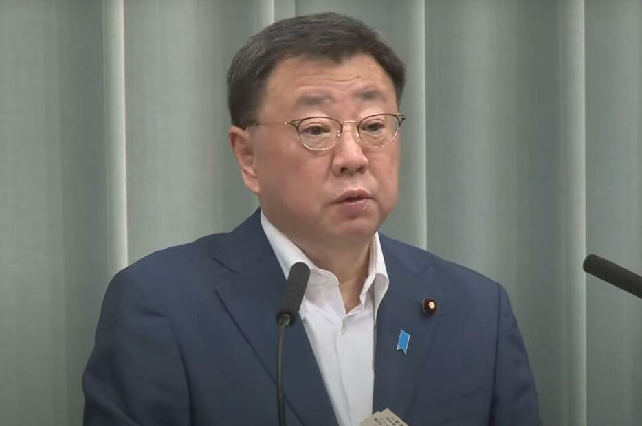 松野官房長官が定例会見