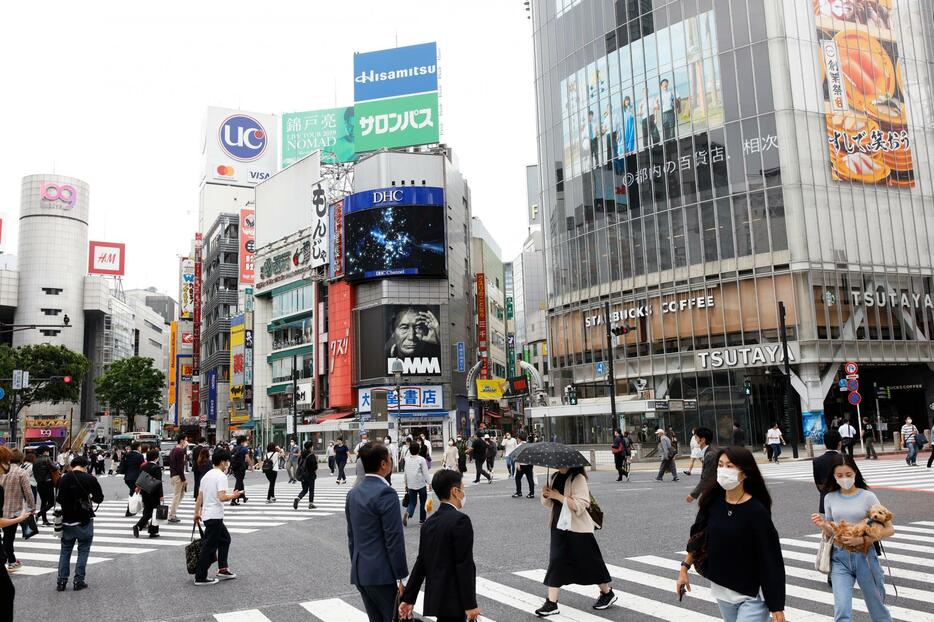 緊急事態宣言解除後の東京・渋谷スクランブル交差点（写真：森田直樹/アフロ）