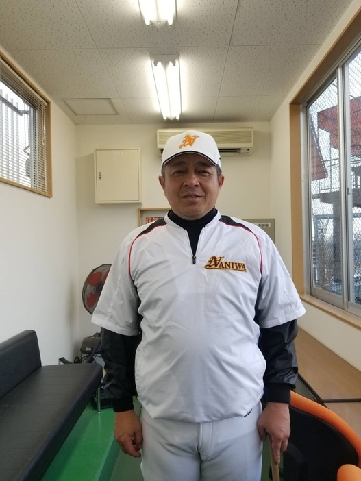 元阪神の遠山昭治さんは浪速高監督に就任したが新型コロナ禍で初陣はまだ。「夏甲子園中止」報道を受けて全国の監督、球児を代表して「せめて地方大会は開催して欲しい」と悲痛な声をあげた