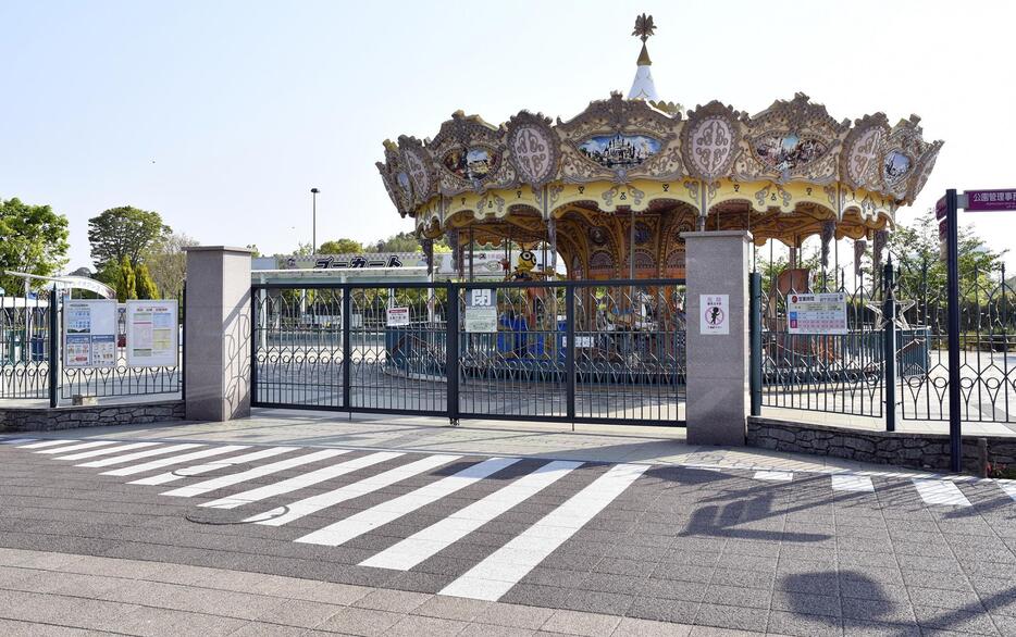 東京ディズニーリゾートやユニバーサルスタジオに次ぐ利用者数として話題になる愛知県刈谷市の刈谷ハイウェイオアシス。売店やフードコート以外の施設は閉鎖され、人の姿はほとんどなかった（5月2日午前8時ごろ、花井知之撮影）