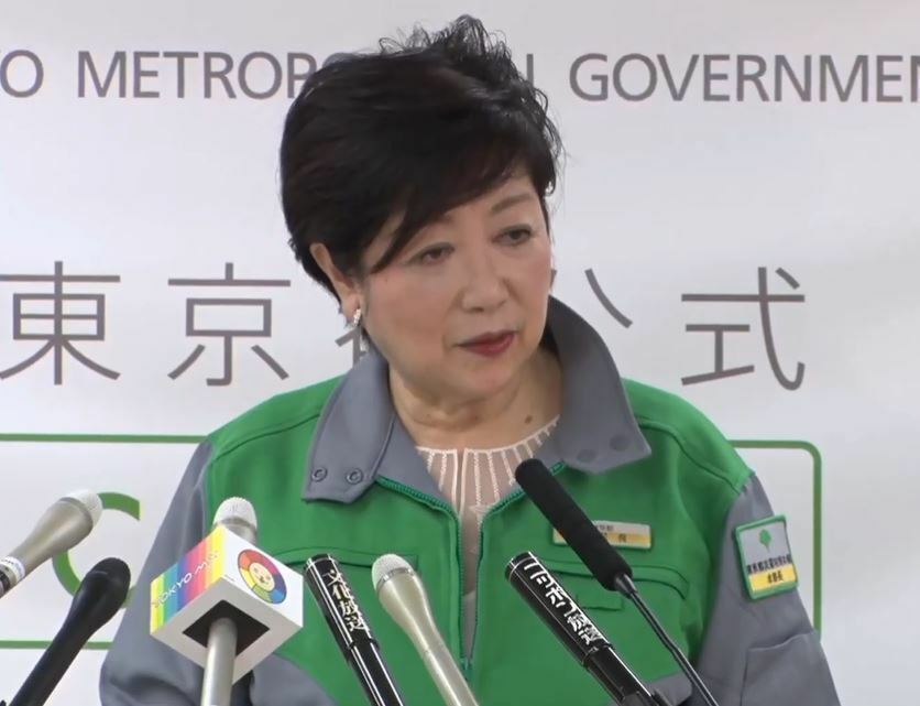 会見する小池百合子東京都知事