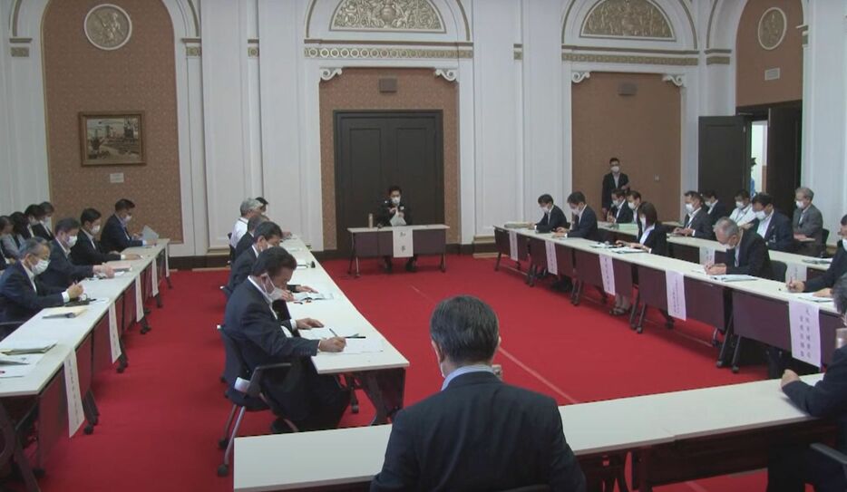［写真］大阪府の新型コロナウイルス対策本部会議の様子