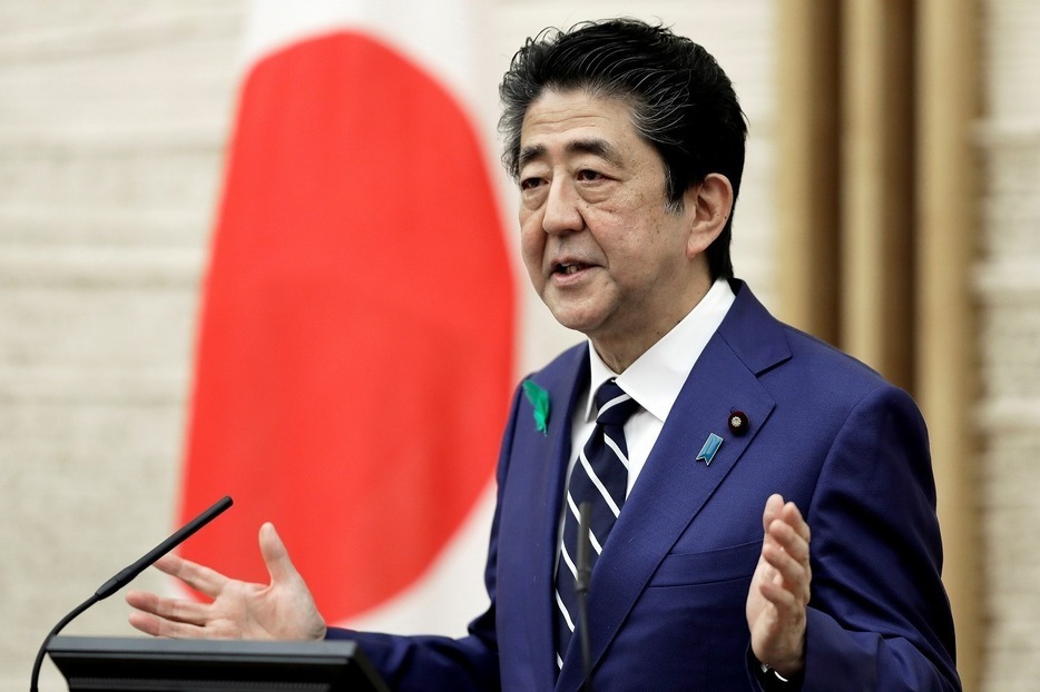 [写真]4月17日に記者会見した安倍首相（代表撮影/ロイター/アフロ）