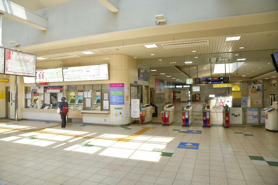 三重県津市の近鉄津駅。改札は大型連休中とは思えないほどがらんとしていた（5月2日午前11時ごろ、加藤直人撮影）