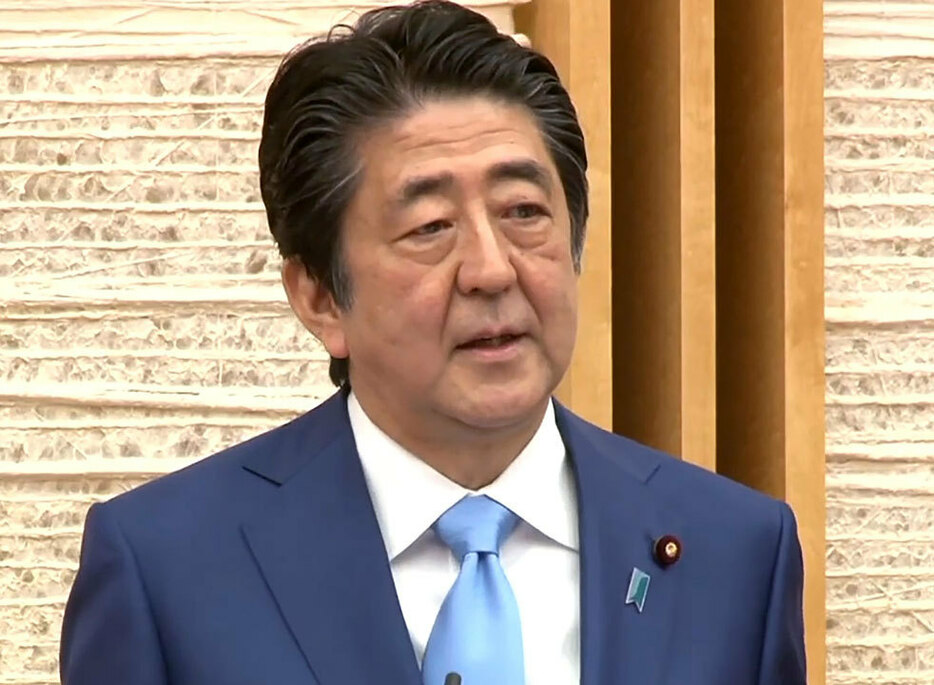 会見する安倍首相