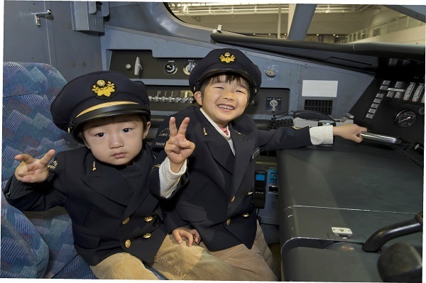 [画像]700系新幹線運転台の特別公開