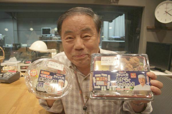 [写真]70歳の誕生日を迎え「目標は売り上げ20万食」と語る桑原征平さん＝14日午後、ABC朝日放送で