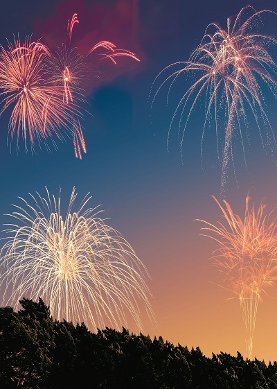 [画像]夜空に打ち上がる花火（イメージ）