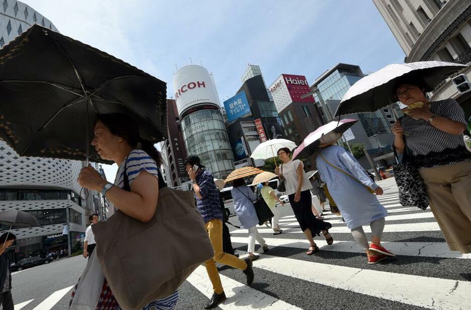 [写真] 猛暑日が続く東京都内の様子（撮影：2018年7月23日　写真：Natsuki Sakai/アフロ）