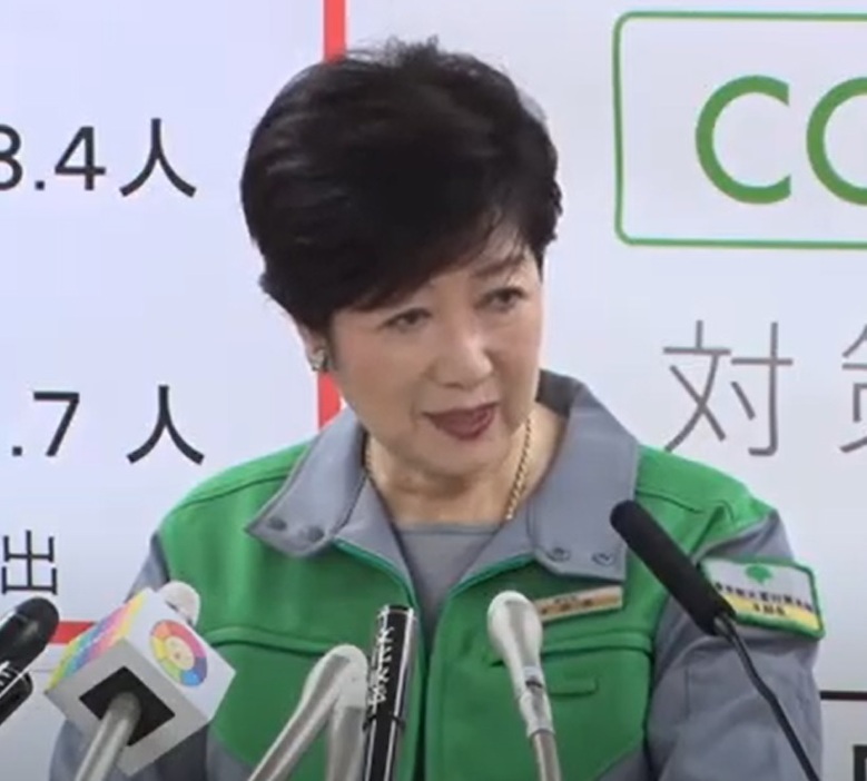 会見する小池都知事