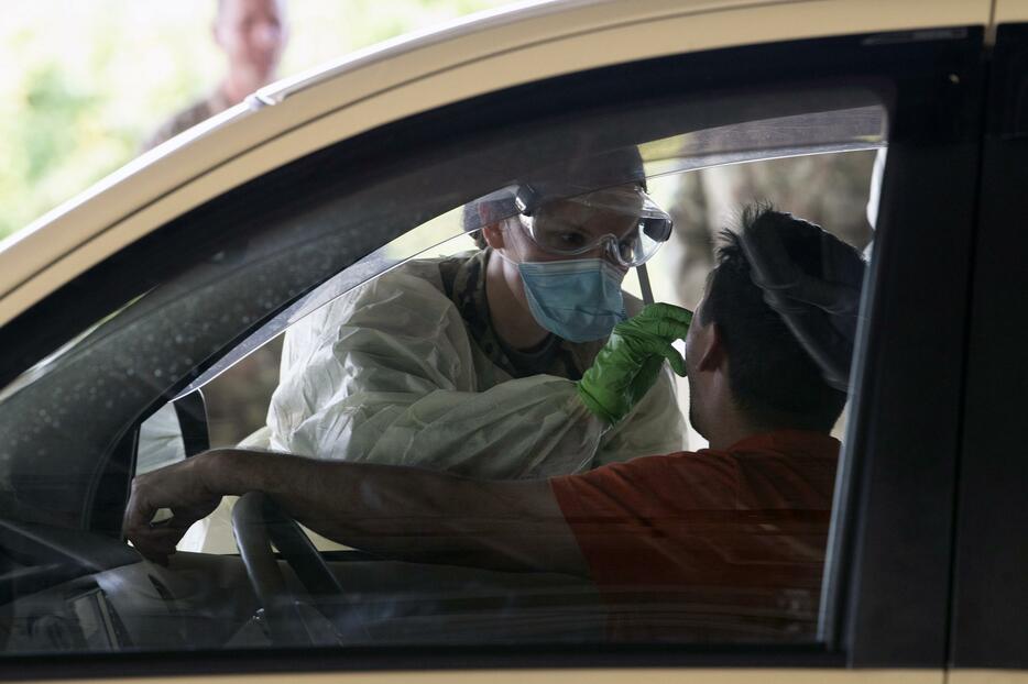 今年3月、嘉手納基地でのPCR検査の様子（写真：Mandy Foster/U.S. Air Force/ZUMA Press/アフロ）