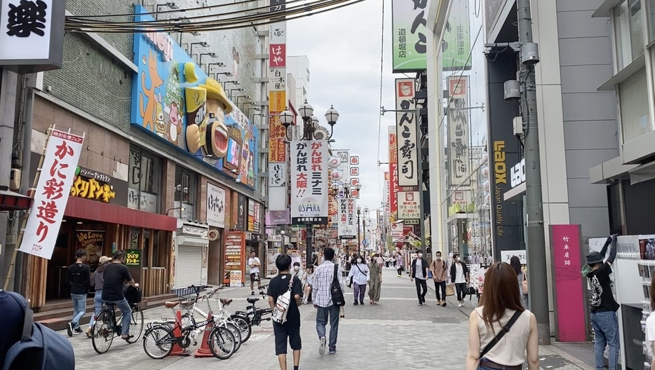 ［写真］道頓堀周辺の様子＝23日正午すぎ、大阪市中央区で