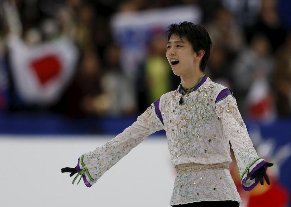 会心のフリーの演技を終えた羽生結弦＝2015年11月28日（写真：ロイター/アフロ）