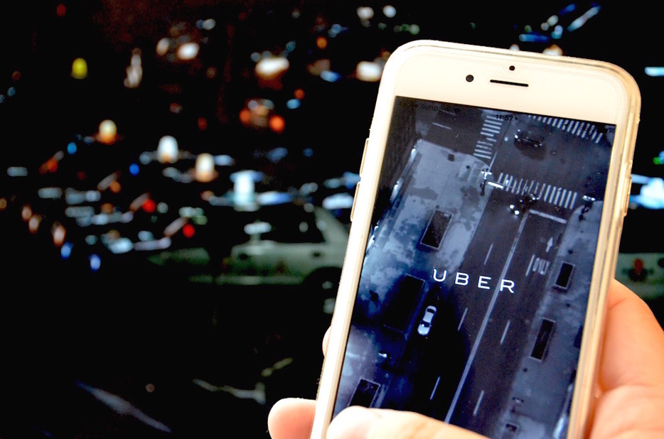スマートフォンでドライバーを呼ぶことができる、米「Uber」の配車アプリ（安藤歩美撮影）
