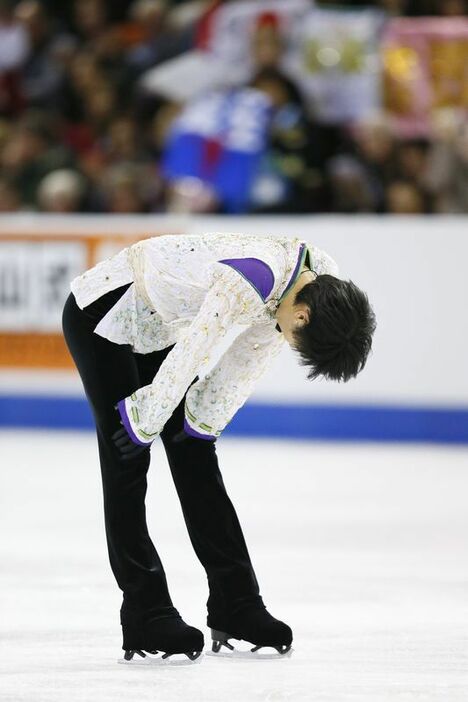 演技後の羽生　かなりつらそうだ（写真：中西祐介/アフロスポーツ）