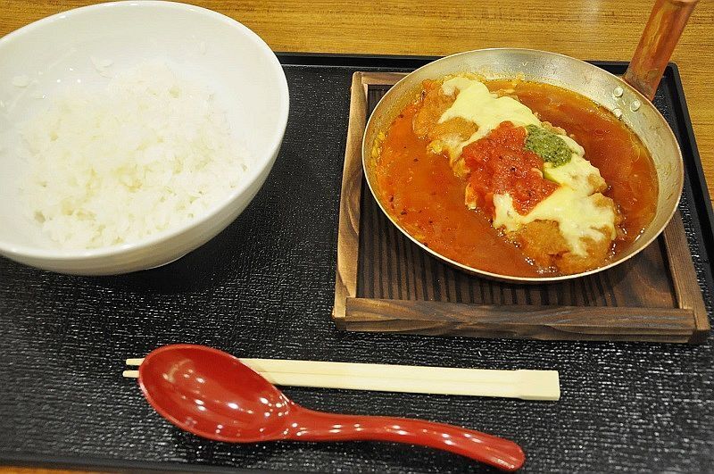 ［写真］丼料理専門店「あまどん」の「イタリアンかつ丼」