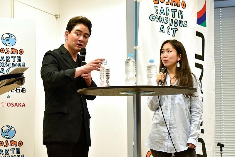 [写真]「野口健トークセッションin 大阪」のひとコマ。野口健（左）と林典子